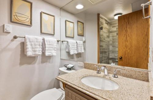 Beaver Creek Apartamento | Cozy up in this Scenic 2BR Retreat Steps from Trails, Lifts & Village Dining