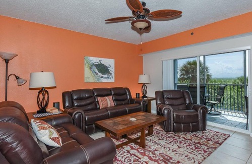 New Smyrna Beach Apartamento | Cozy up in this gorgeous coastal themed 32 condo with views of the estuary OW10-303