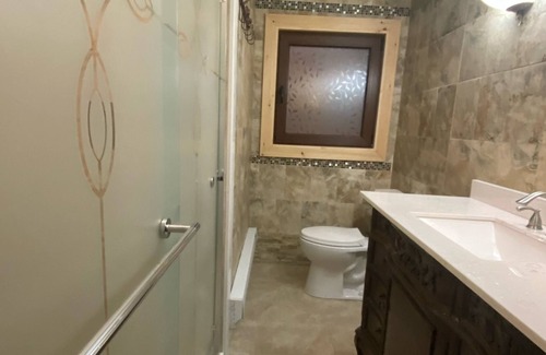 Kiamesha Lake Casa | Acogedor hasta cerca del lago Kimesha! (Jacuzzi y mesa de billar)
