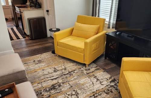 East Falmouth Apartamento | Cozy updated 2-bedroom Apt. close to shopping, restaurants, 2 miles to beaches.