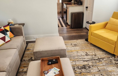East Falmouth Apartamento | Cozy updated 2-bedroom Apt. close to shopping, restaurants, 2 miles to beaches.