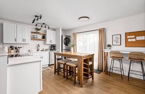 Noblesville Apartamento | Cozy 3 Bedroom Bungalow in Noblesville-NEWLY REMODELED