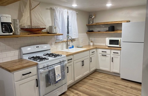 Shawano Cabina | Cozy updated one bedroom cottage on shawano lake