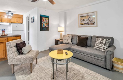 Rincon Heights Apartamento | Cozy Urban 2BR Oasis | Steps from 4th Ave & Dining