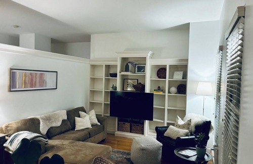 City Center Condominio | cozy urban condo-free garage parking & upscale hotel amenities