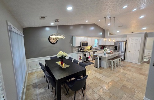 Lilburn Casa | Cozy Urban Getaway/All KING Beds/ Spacious
