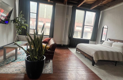 Detroit Apartamento | Cozy urban loft minutes from downtown Detroit