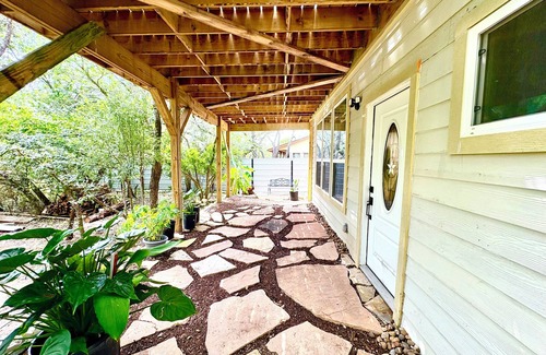 San Antonio Apartamento | Cozy urban oasis