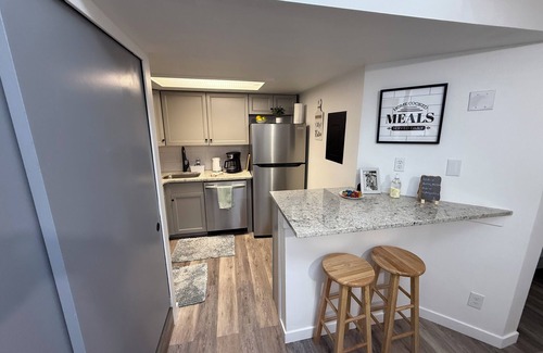 Federal Heights Condominio | Cozy Urban Retreat – Close to Downtown, Free Parking!