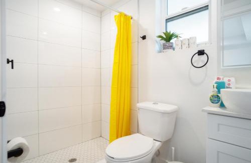 Downtown Los Angeles Casa | Cozy Urban Retreat near Downtown LA & USC - Private room with shared Living room and kitchen