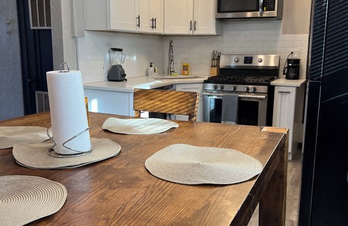 Gage Park Apartamento | Cozy Urban Retreat Near Midway – Perfect for Travelers!