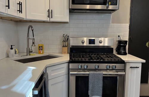 Gage Park Apartamento | Cozy Urban Retreat Near Midway – Perfect for Travelers!