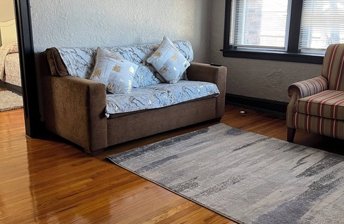 Gage Park Apartamento | Cozy Urban Retreat Near Midway – Perfect for Travelers!