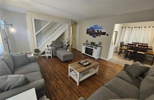 Richfield Casa | Cozy Urban Skies