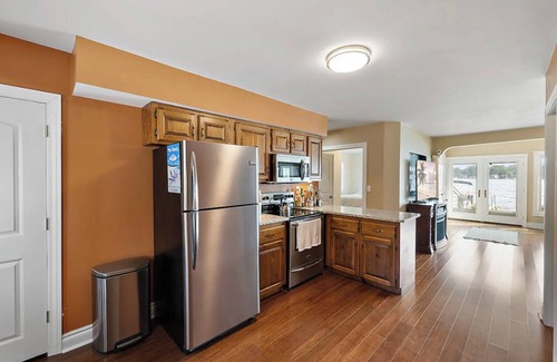 Drayton Plains Casa | Cozy, Lake Front Home & Near Ski Resort