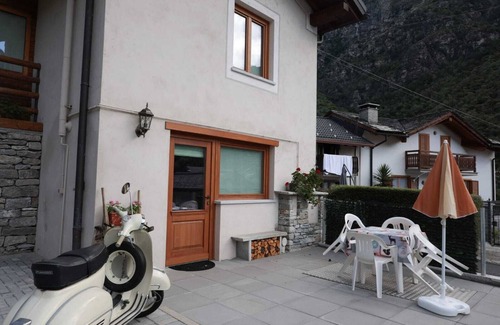 Guglielmo Casa | Cozy vacation home surrounded by nature, pets allowed.