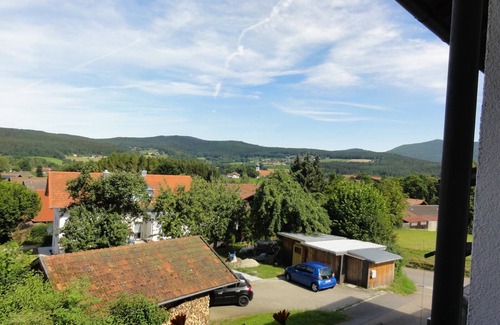 Grafenwiesen Apartamento | Cozy vacation apartment (75sqm) with wood-burning stove and balcony