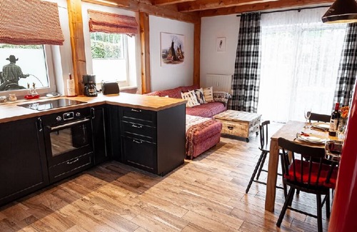 Neuloipfering Apartamento | Cozy vacation apartment (65sqm) in Wild West style with terrace