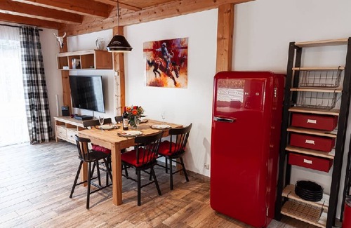 Neuloipfering Apartamento | Cozy vacation apartment (65sqm) in Wild West style with terrace