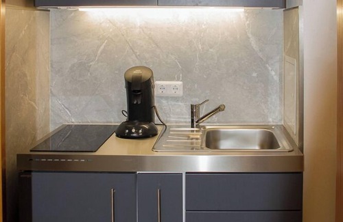 Kirchham Apartamento | Cozy vacation apartment with sofa bed and fully equipped kitchenette.