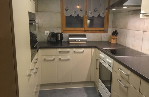 Saanen Apartamento | Cozy vacation apartment in a genuine Saanenland châlet