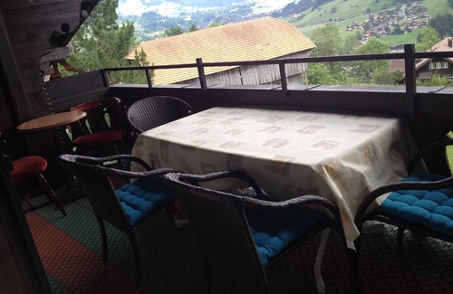 Saanen Apartamento | Cozy vacation apartment in a genuine Saanenland châlet