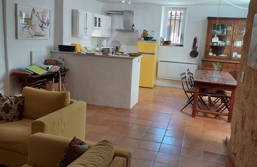 Vers-Pont-du-Gard Casa | Cozy vacation home in picture-book village, 2 km to the beach at the Pont du Gard