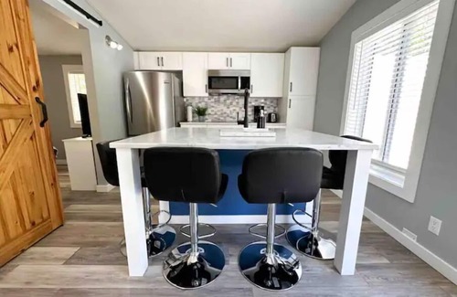 Christina Lake Casa | Cozy Vacation House with BBQ, fireplace and patio