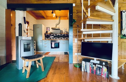 Daaden Cabina | Cozy vacation home right by the forest, perfect for hiking and relaxing