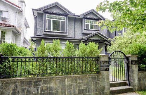 Renfrew-Collingwood Casa | Cozy Vancouver Retreat with Backyard Oasis