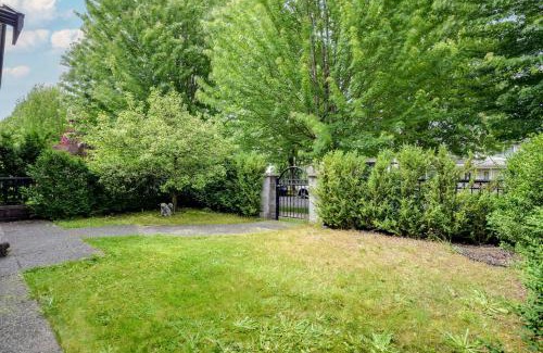 Renfrew-Collingwood Casa | Cozy Vancouver Retreat with Backyard Oasis
