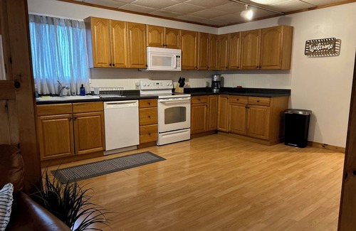 Danville Cabina | Cozy Vermont Cabin - Snowmobile, Bike, Ski & Relax