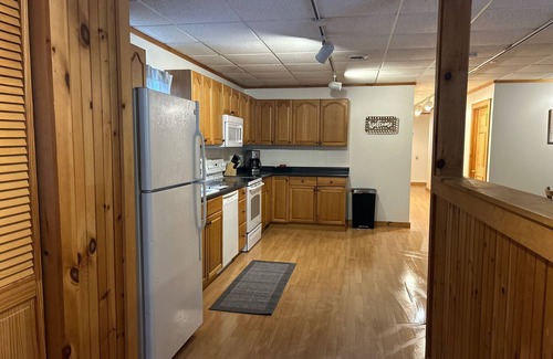 Danville Cabina | Cozy Vermont Cabin - Snowmobile, Bike, Ski & Relax