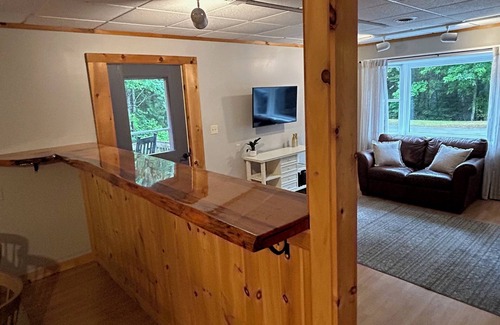 Danville Cabina | Cozy Vermont Cabin - Snowmobile, Bike, Ski & Relax