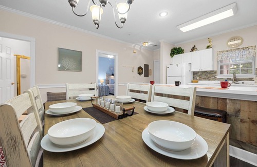 Central Myrtle Beach Condominio | Cozy Vibes 2BR 2BA Golf Front Villa
