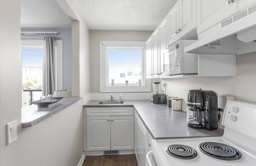 Sunnyside Condominio | Cozy Vibes in Kensington - Free WiFi | Parking | Portable AC