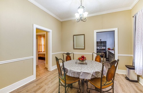 Vicksburg Casa | Cozy Vicksburg Home w/ Patio ~ 1 Mi to Riverfront!