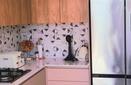 Vake-Saburtalo Cama Y Desayuno | Cozy Villa In The Suburbs