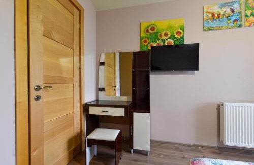Vake-Saburtalo Cama Y Desayuno | Cozy Villa In The Suburbs
