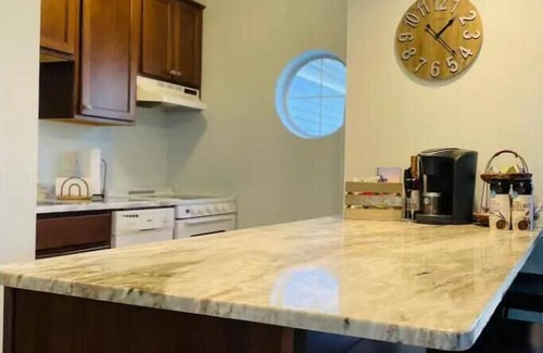 Norwich Condominio | Cozy Villa Spa Retreat - Near Mohegan, Hot Tub, Pools, Sauna, Spa on Premise
