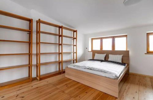 Wola Apartamento | Cozy Villa with 6 bedrooms