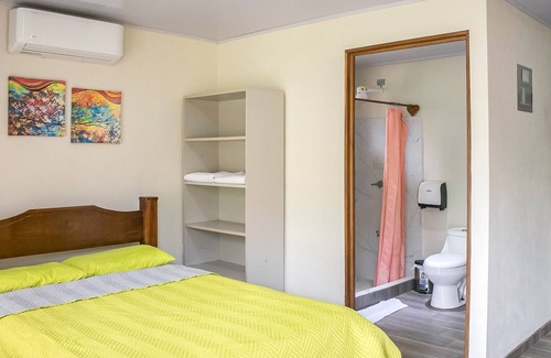 Aguas termales de Arenal Apartamento | Cozy villa with volcano views, fast WiFi, kitchenette & hammock - dog-friendly