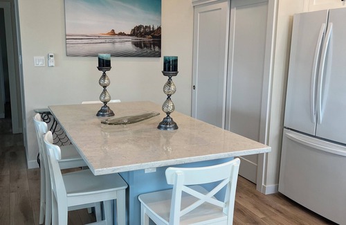 Regional District of Nanaimo Apartamento | The Village Nest with A/C & WIFI