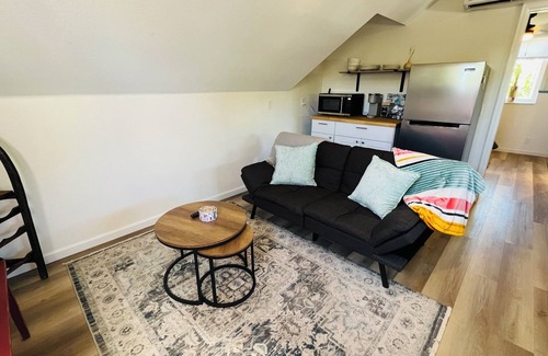 Canon City Casa | Cozy Vintage Carriage House Retreat
