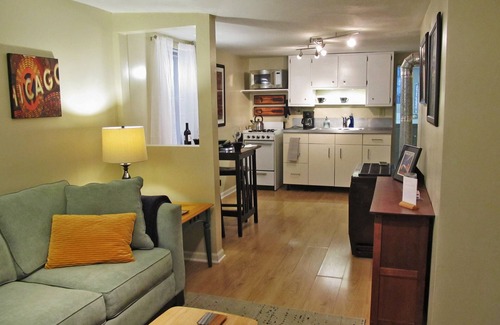 Ukrainian Village Apartamento | Cozy Vintage Chicago Apartment cerca del centro
