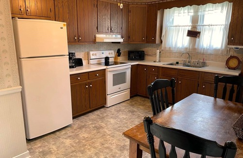 Fulda Casa | Cozy Vintage House. Home in Fulda, Indiana