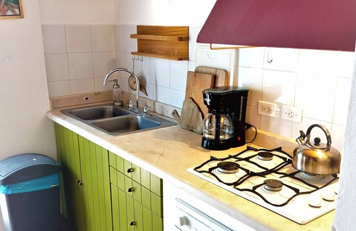 Esterito Casa | Cozy vintage house with studio near Malecon and Centro