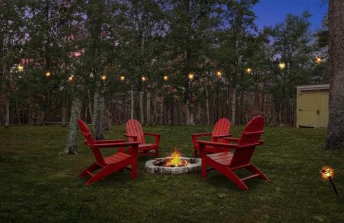 Rio Chalet De Esquí | Cozy w Hot Tub Fire Pit Wifi Grill Deck & Pets