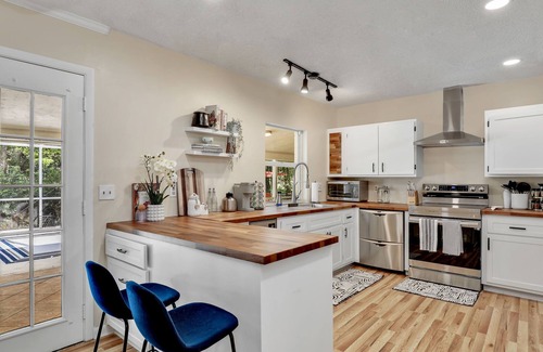Naples Casa | Private Resort w/ IMAX Theater,Heated Pool,Spa! Close to Paradise Sports Complex
