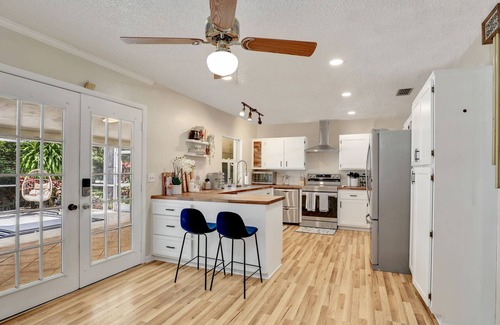 Naples Casa | Private Resort w/ IMAX Theater,Heated Pool,Spa! Close to Paradise Sports Complex